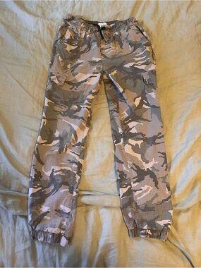 Old Navy Kids Camouflage Cargo Jogger Pants - Olive/Beige Camo